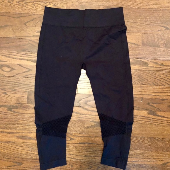 Fabletics Pants - NWOT Fabletics crop pants